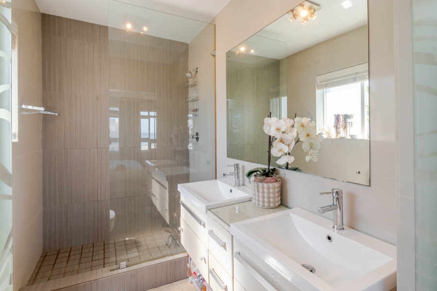 3 Bedroom Property for Sale in Bantry Bay Western Cape